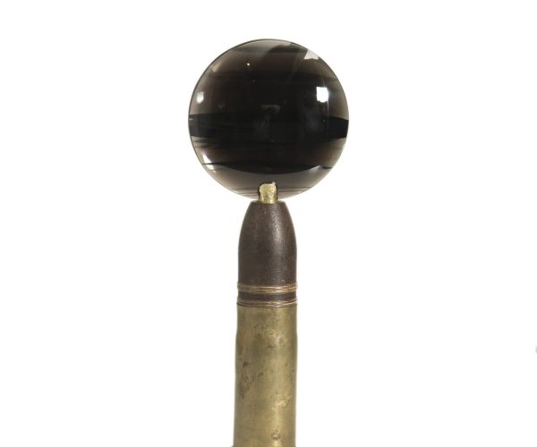Pierre d'obsidienne polie
miroir, douille, laiton plié